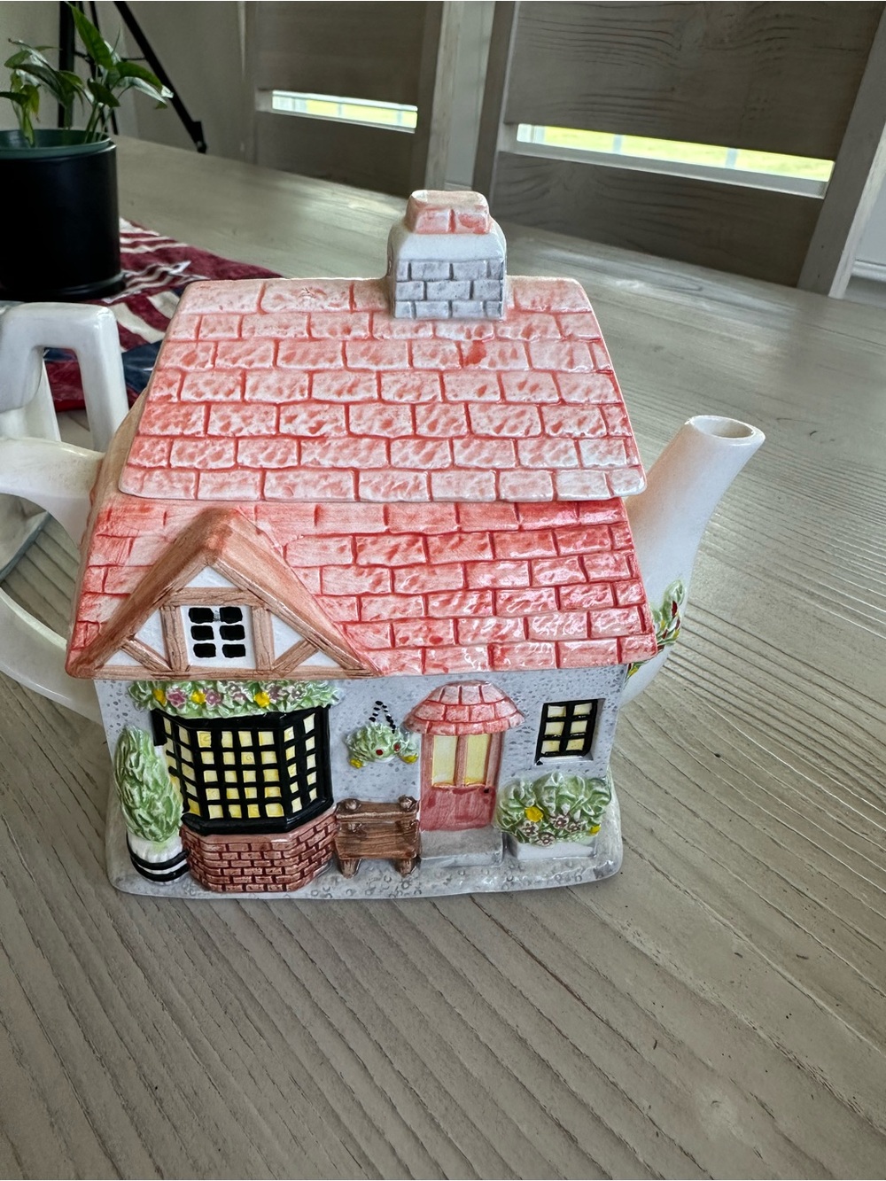 Vintage collectible Cottage theme tea pot